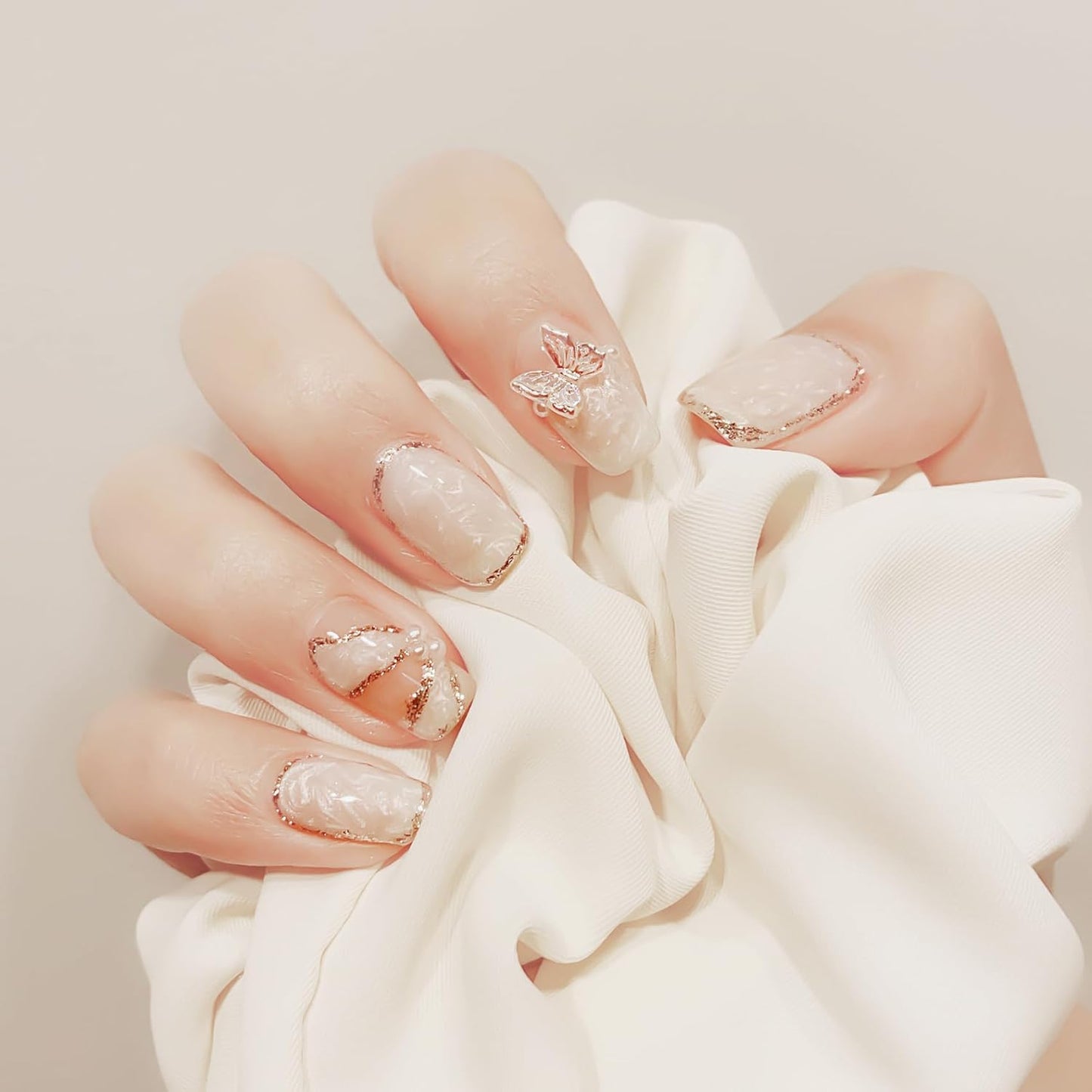 MAYCHAO 15ML Pearl Gel Nail Polish 1Pc Pearlescent Shell White Nail Polish Soak Off Shimmer Mermaid Gel Polish for Nail Art Manicure Salon DIY at Home, 0.5 OZ