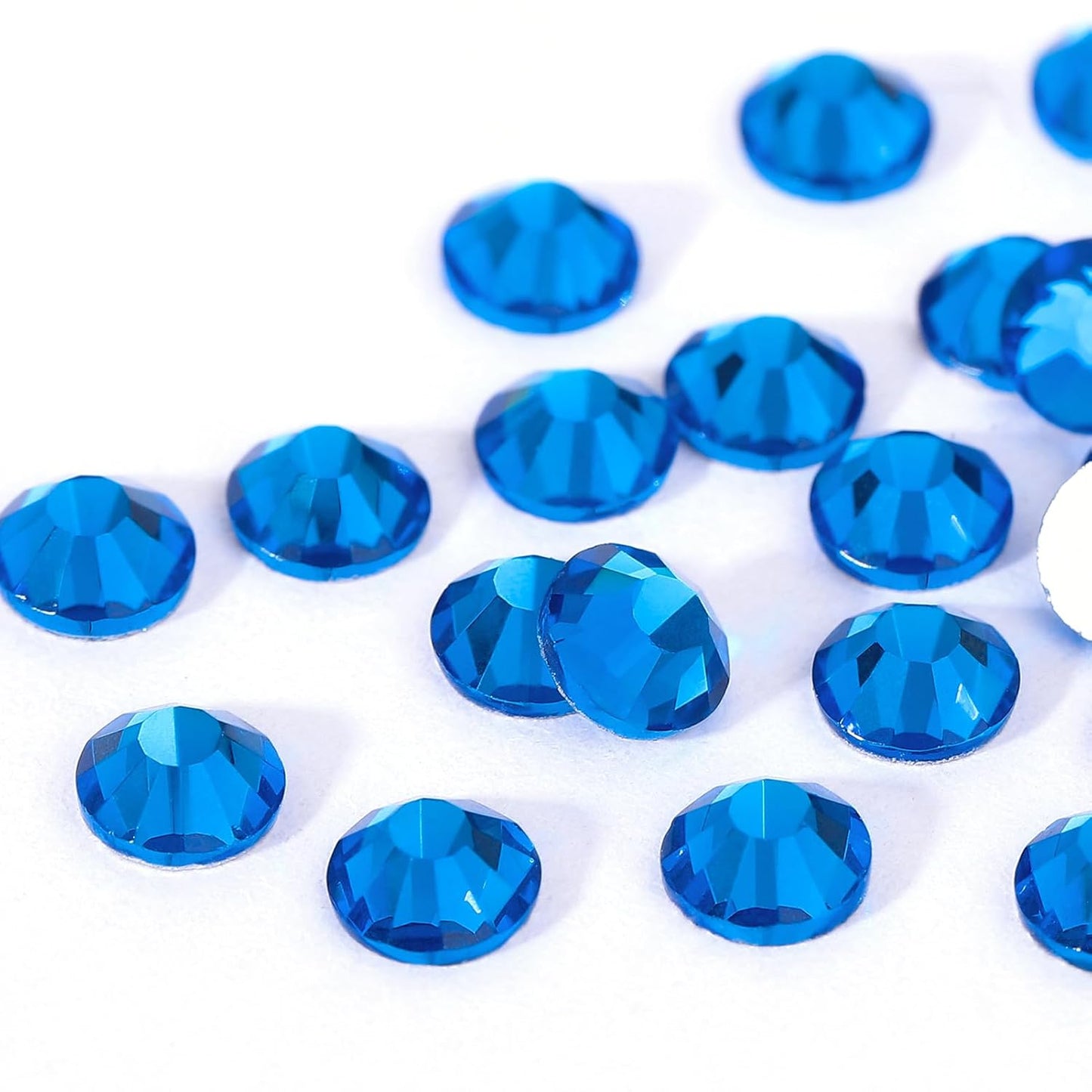 Novani Rhinestones 3000Pcs Flatback Crystal Round Loose Gemstones Glass Rhinestones for Crafts Makeup Nail Art Clothes Shoes DIY Decorations(SS10, 2.7-2.9mm,Capri Blue)