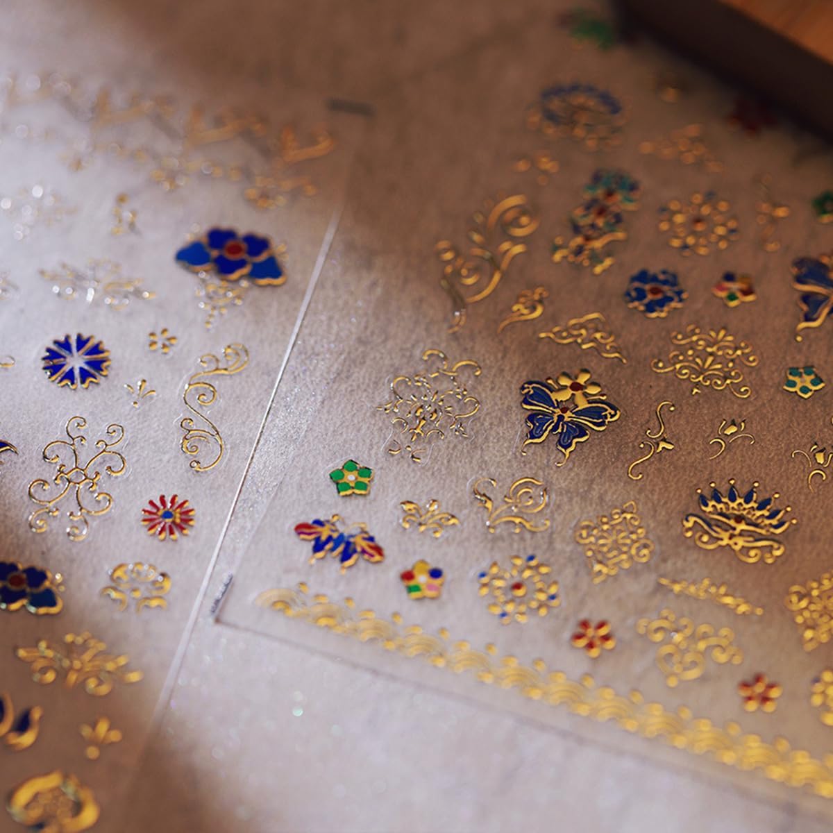 Gold Flower 5D Embossed Retro Nail Stickers - Luxury Lace Self-Adhesive Decals for Nail Art Design - Manicure Decoration Supplies for Women