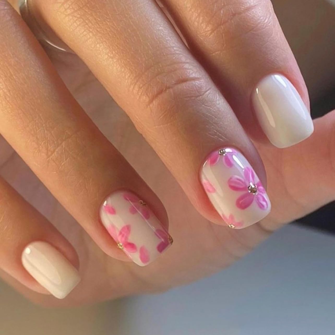 White Press On Nails Square Short, Pink Flower Fake Nails with 3D Floral Design, Glossy Finish Reusable Acrylic Nails, Natural Glue On Nails Kit for Women, 24Pcs
