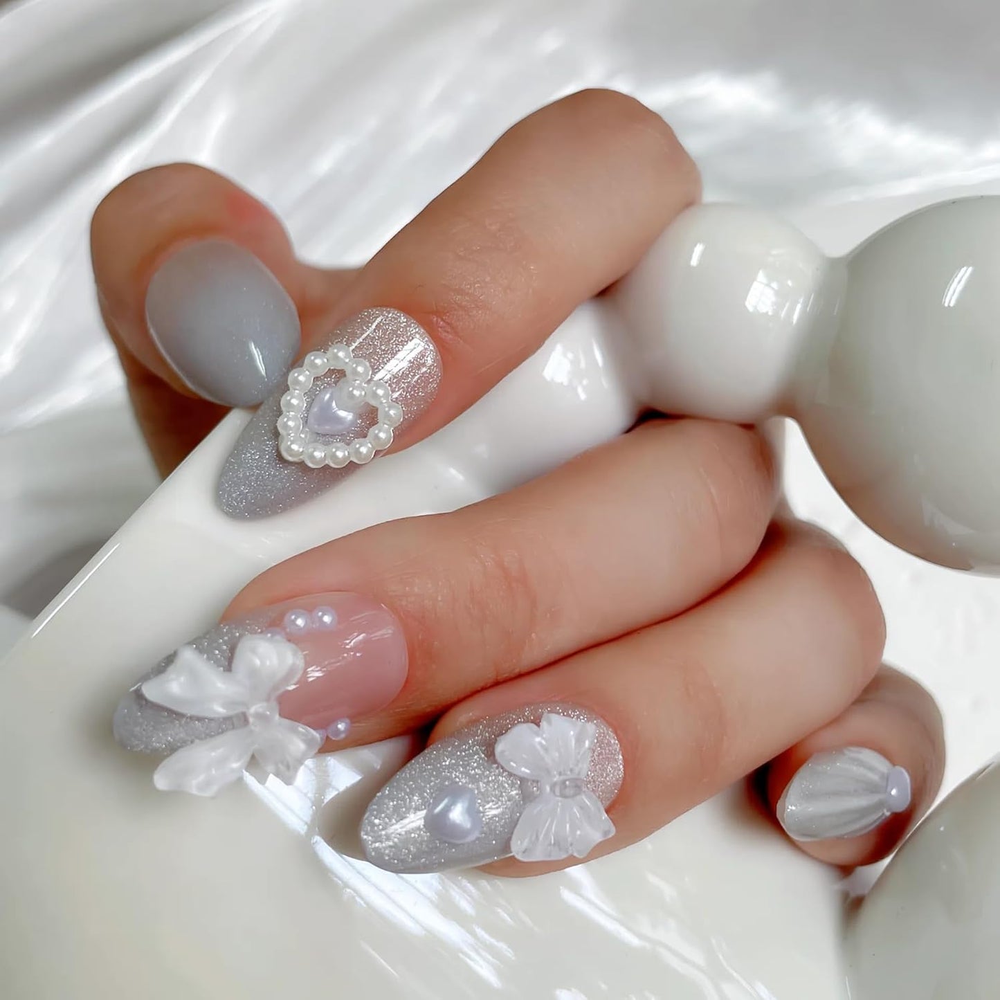 Silver Gradient Cat Eye Press On Nails – 24PCS Medium Almond Fake Nails with 10 Sizes, 3D Floral Design, Reusable Glue-On Nail Tips for Women, Natural Fit for All Occasions