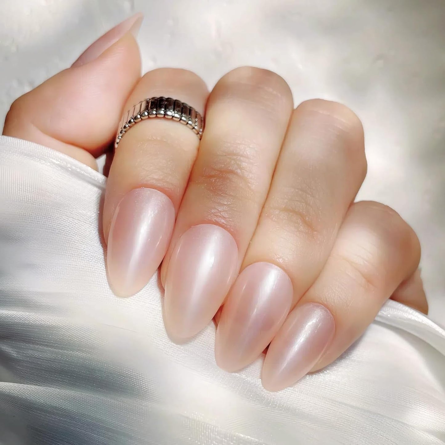 30PCS Short Almond Press-On Nails – Nude Shell Gloss Fake Nails with 15 Sizes, Soft Back Edge & Durable Tip, No Measuring Needed, Reusable Stick-On Nail Tips with Glue & Tools for Women