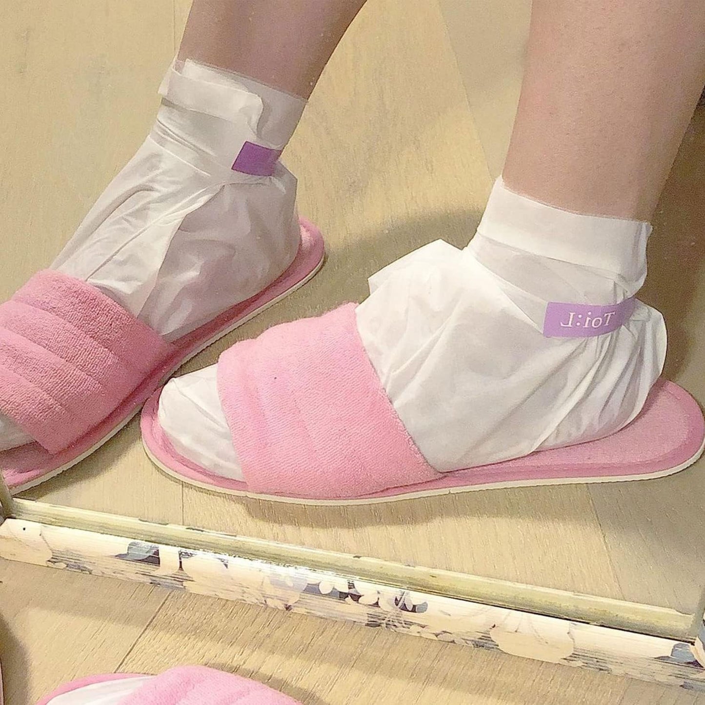 Toi:L Extra Silky Foot Mask 5 Pairs, Post-Peeling Foot Care Treatment, Moisturizing Socks with Guerande Salt & Sweet Almond Oil for Dry Feet, Cracked Heels, and Callus, Stocking Stuffer