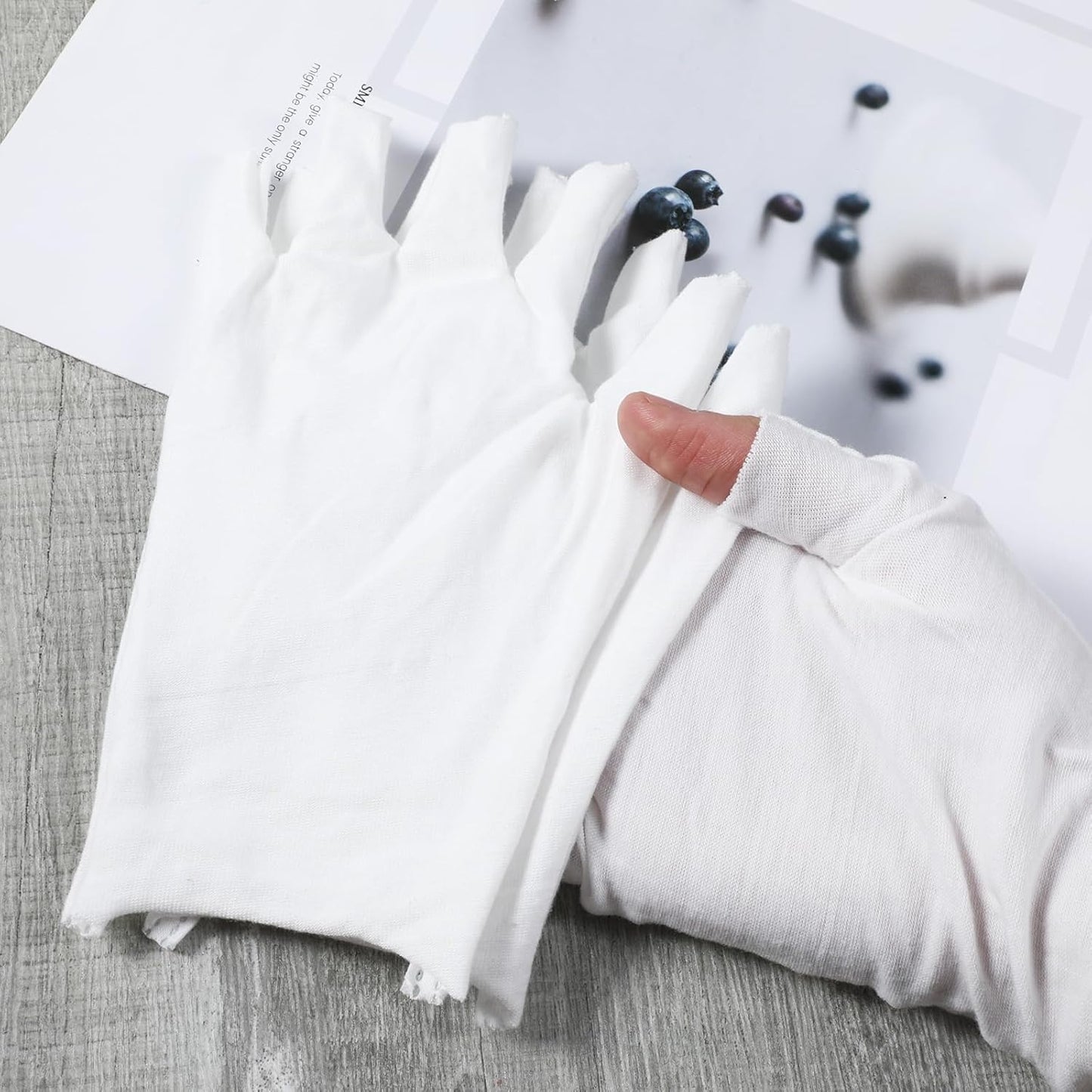 8 Pairs White Cotton Moisturizing Gloves Fingerless Touchscreen Moisturizing Gloves for Dry Hands Sleeping, 100% Cotton Quilting Glove, Size M, Eczema Glove for Men and Women 7.09×4.33 inches