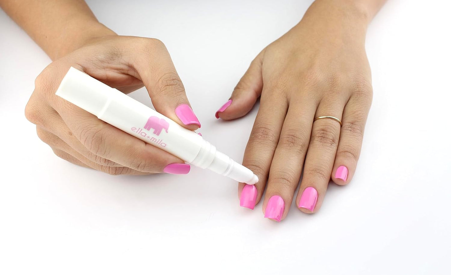 ella+mila Lavender Soy Nail Polish Remover Pen - Nail Polish Corrector Pen for Clean Up - Natural Fingernail Edge Cleaner Tool - Travel Size Fingernail Varnish Remover