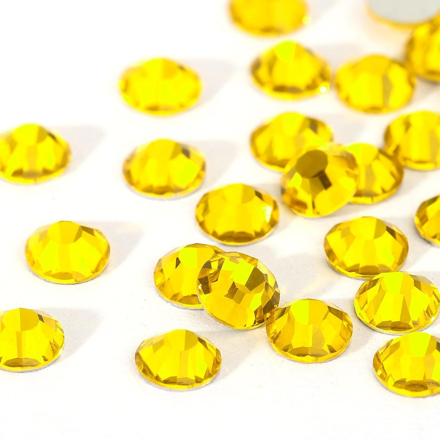 Novani Lemon Yellow Rhinestones 3000Pcs Flatback Crystal Round Loose Gemstones Glass Rhinestones for Crafts Makeup Nail Art Clothes Shoes DIY Decorations(SS10, 2.7-2.9mm)