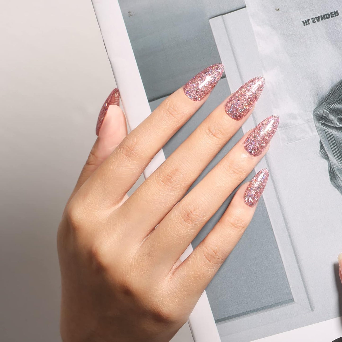 MAYCHAO 15ML Rose Pink Glitter Gel Nail Polish 1Pc Sparkly Pink Glitter Gel Polish Soak Off UV LED Nail Polish Nail Art Starter Manicure Salon DIY at Home, 0.5 OZ